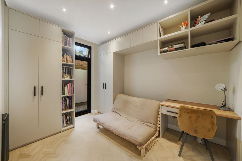 Property photo 3 of 12