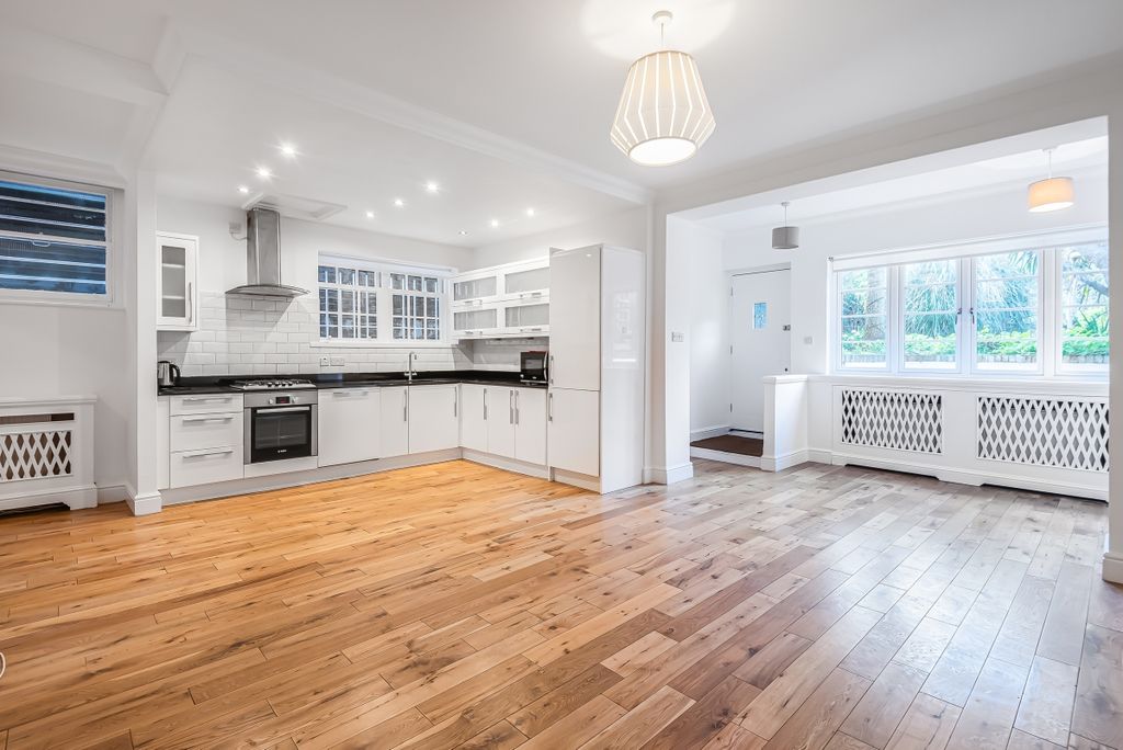 Property photo 1 of 8 924440 (3)