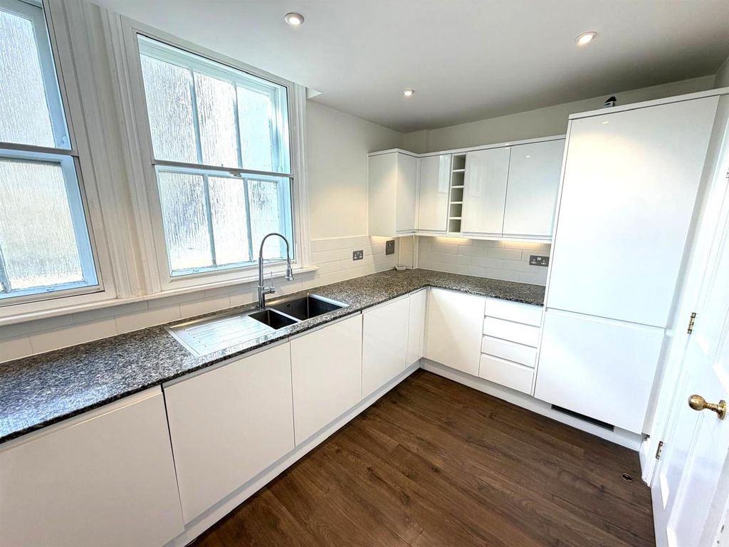 Property photo 2 of 8 Kitchen (2).Jpg