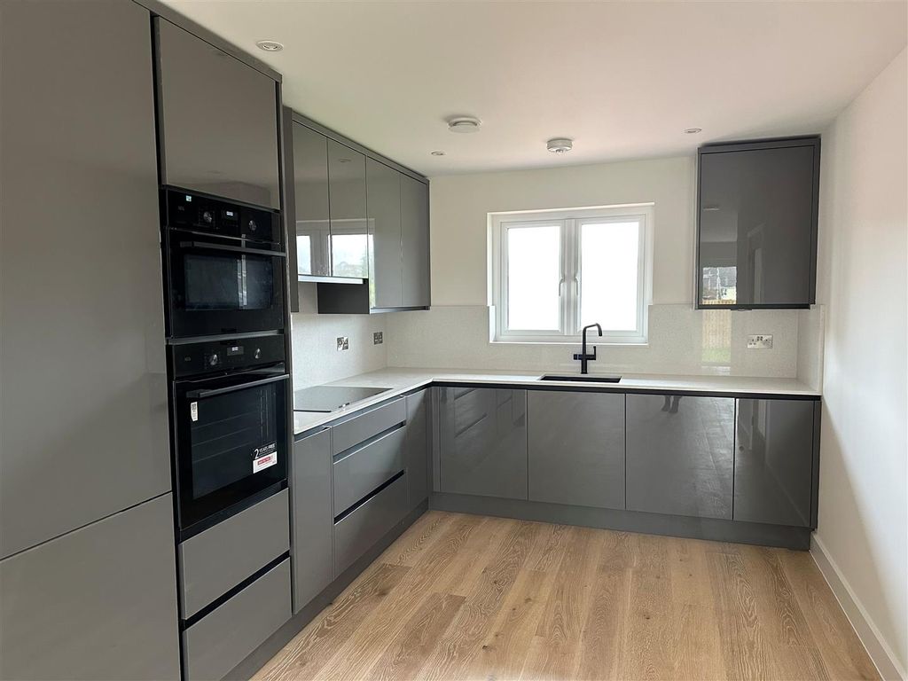 Property photo 2 of 14 Kitchen.Jpg