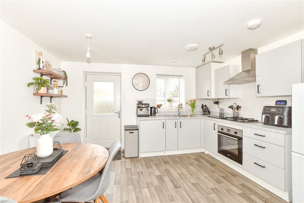 Property photo 3 of 16 Kitchen