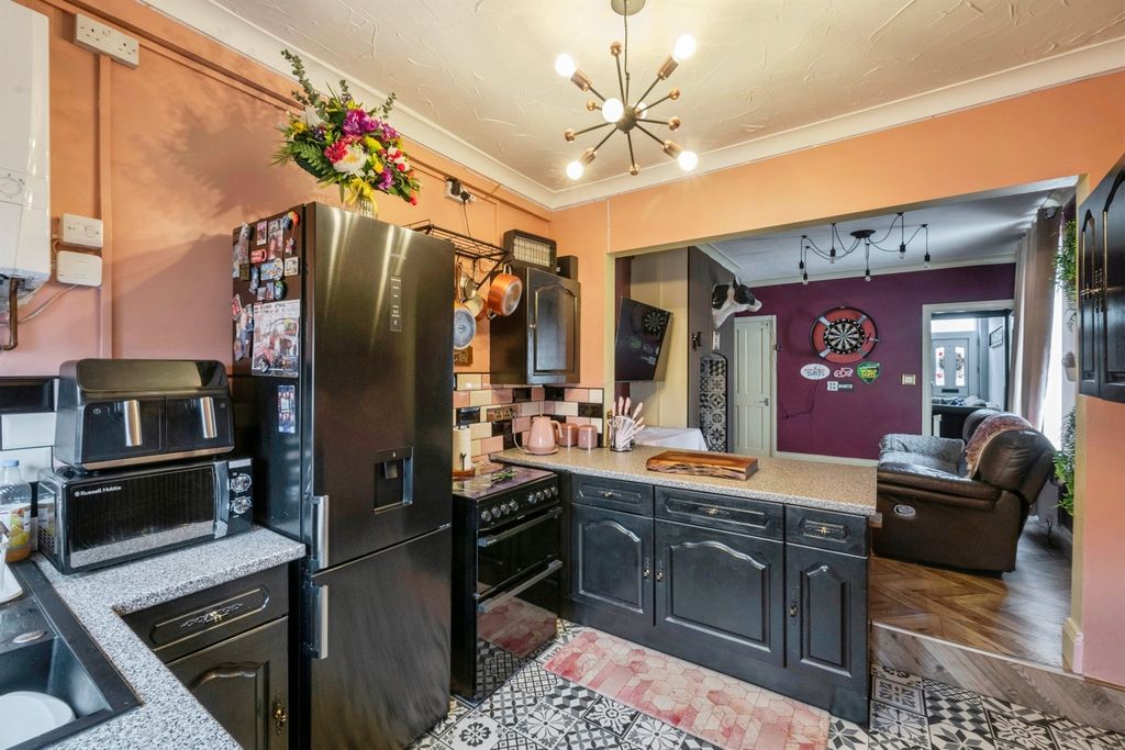 Property photo 2 of 20