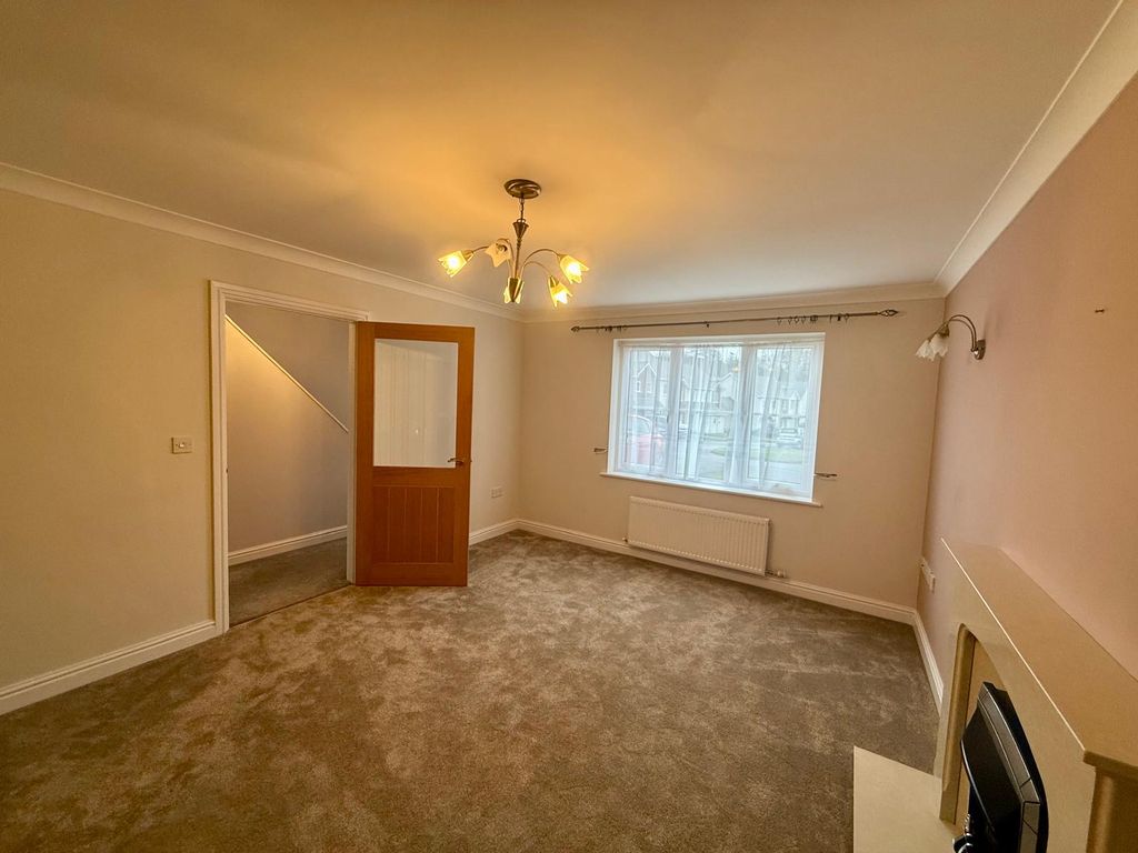 Property photo 3 of 28