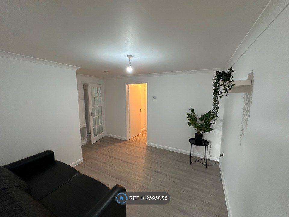 Property photo 3 of 27