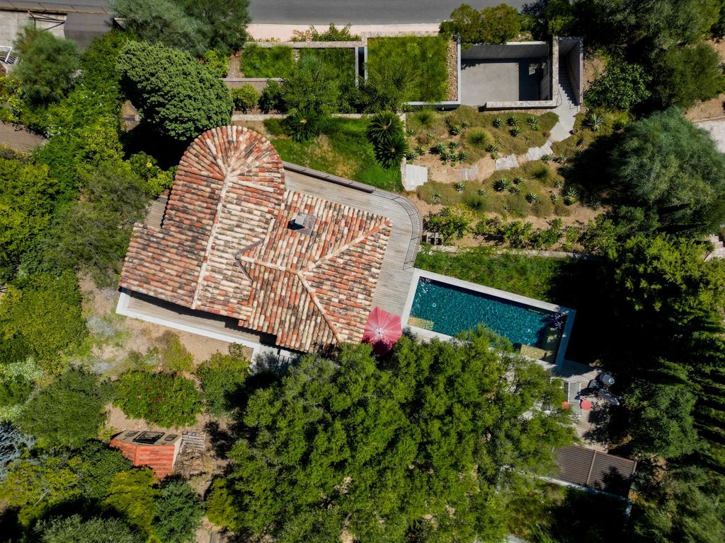 Property photo 1 of 33