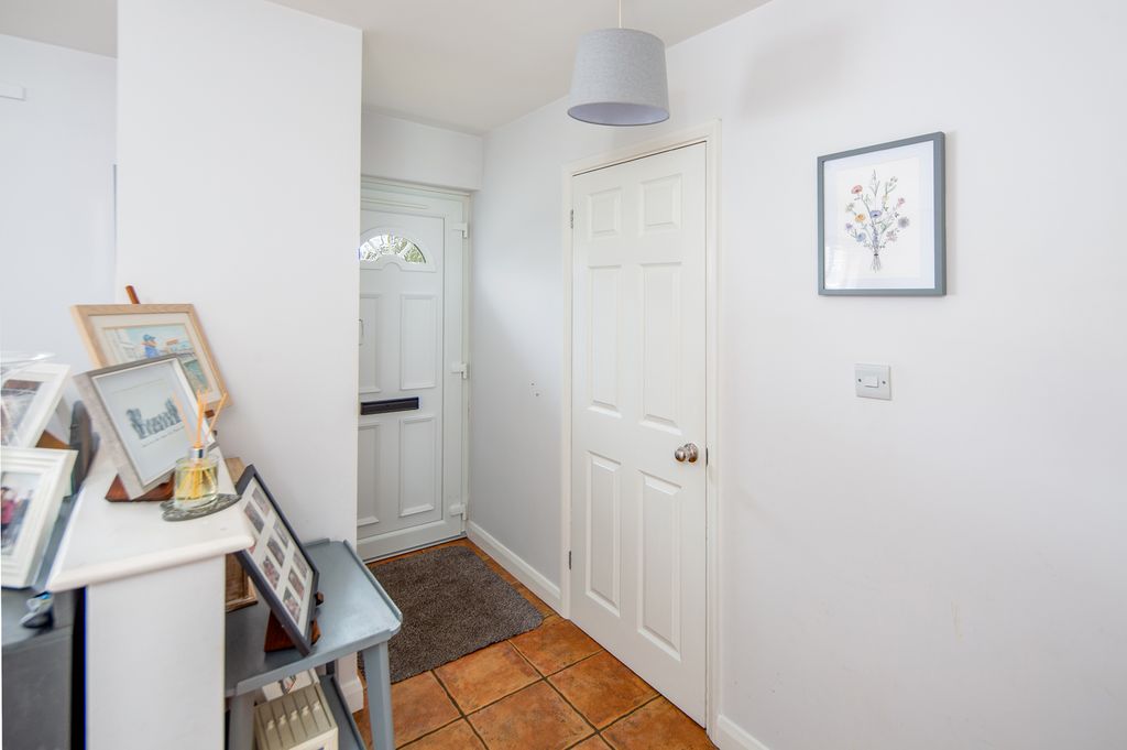 Property photo 2 of 23 Entrance Hall