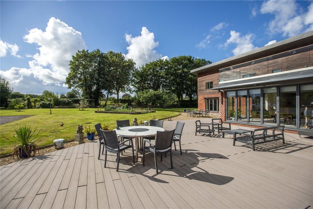 Property photo 3 of 27 Garden Terrace