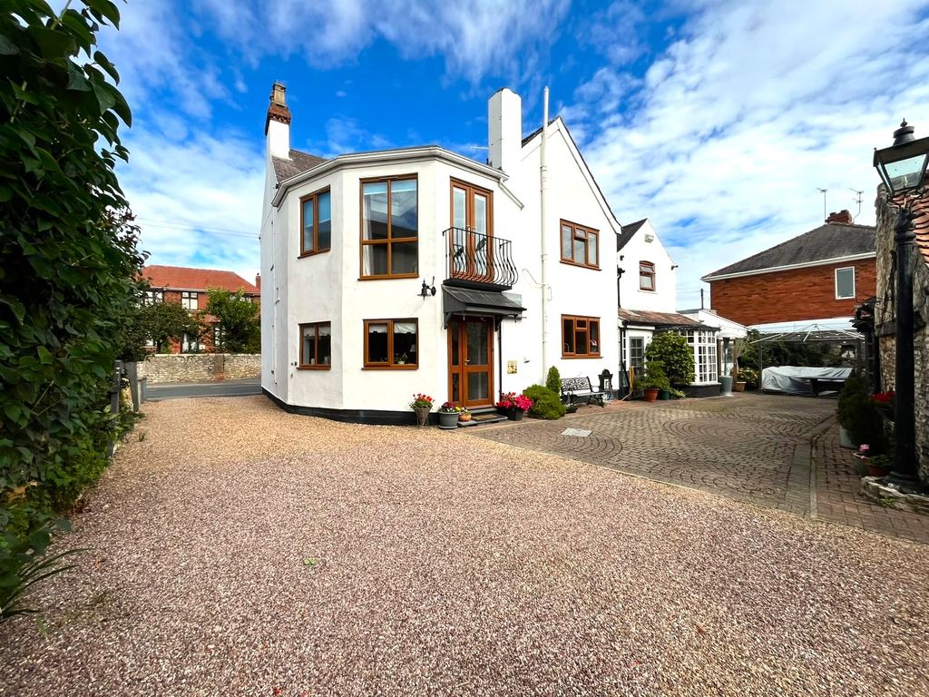 Property photo 2 of 27