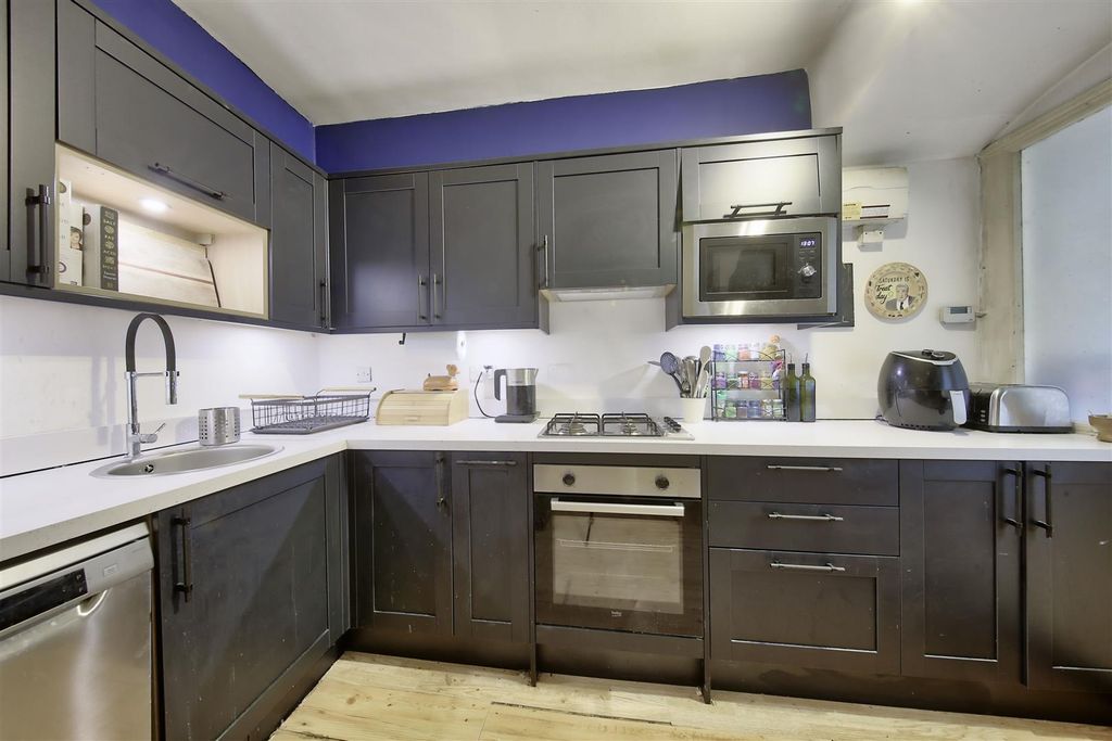 Property photo 3 of 14 2O8A1965_Edit.Jpg