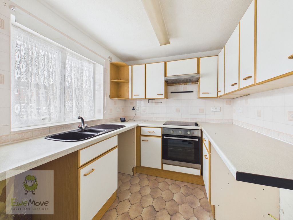 Property photo 2 of 16 Kitchen