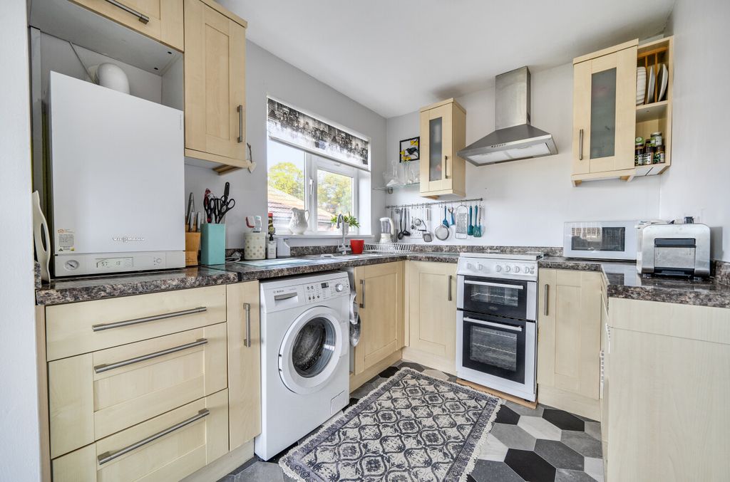 Property photo 2 of 12 1371732-16-68F74A...