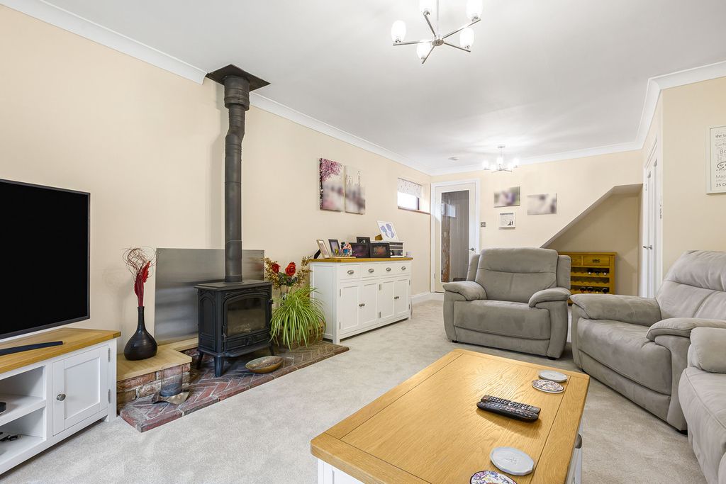 Property photo 3 of 27