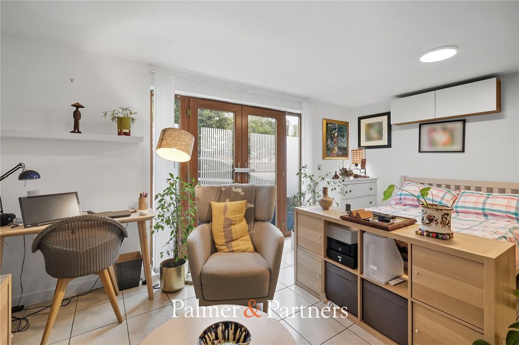 Property photo 2 of 13 Picture No. 32