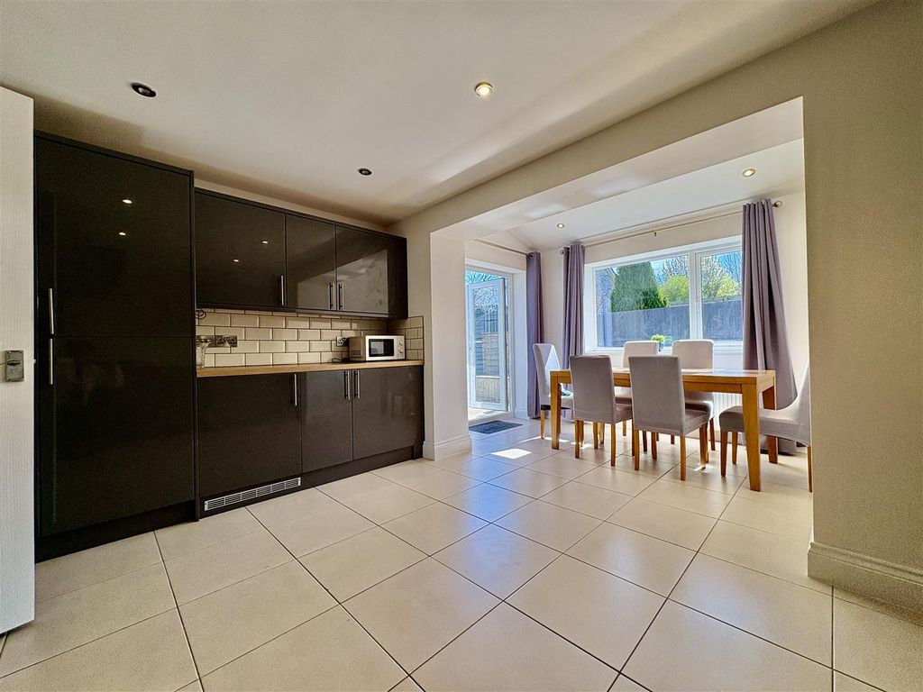 Property photo 2 of 20 F06F70F0-5257-4607-861D-B7B41Db88B38_1_201_A.Jpeg