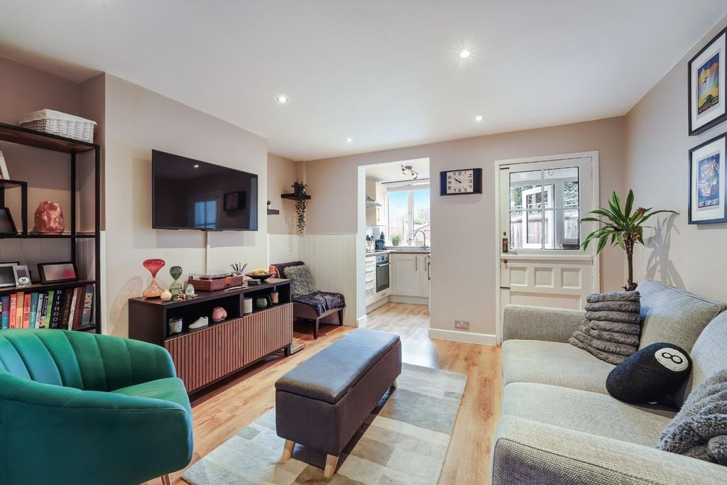 Property photo 2 of 14 West Street