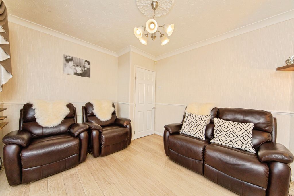 Property photo 3 of 15 Lounge