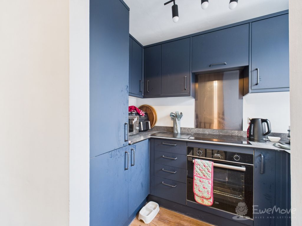 Property photo 2 of 8 Kitchen