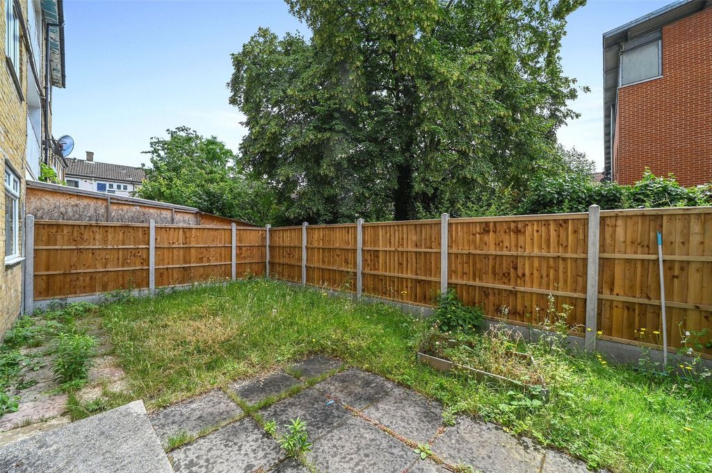 Property photo 3 of 18 Garden