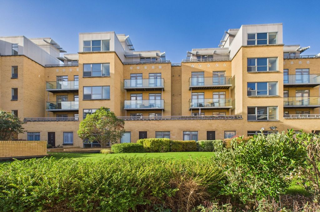 Property photo 1 of 18 Cam02545G0-Pr0525-Still007