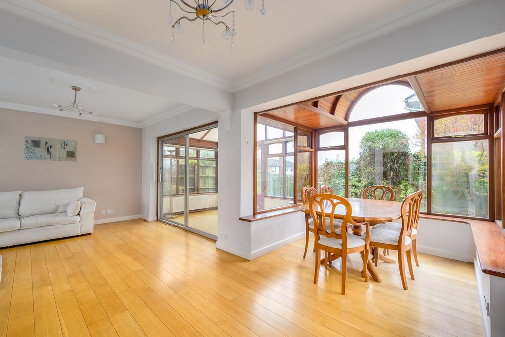 Property photo 3 of 25 Dining Area