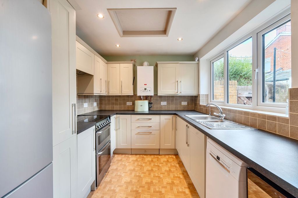 Property photo 2 of 20