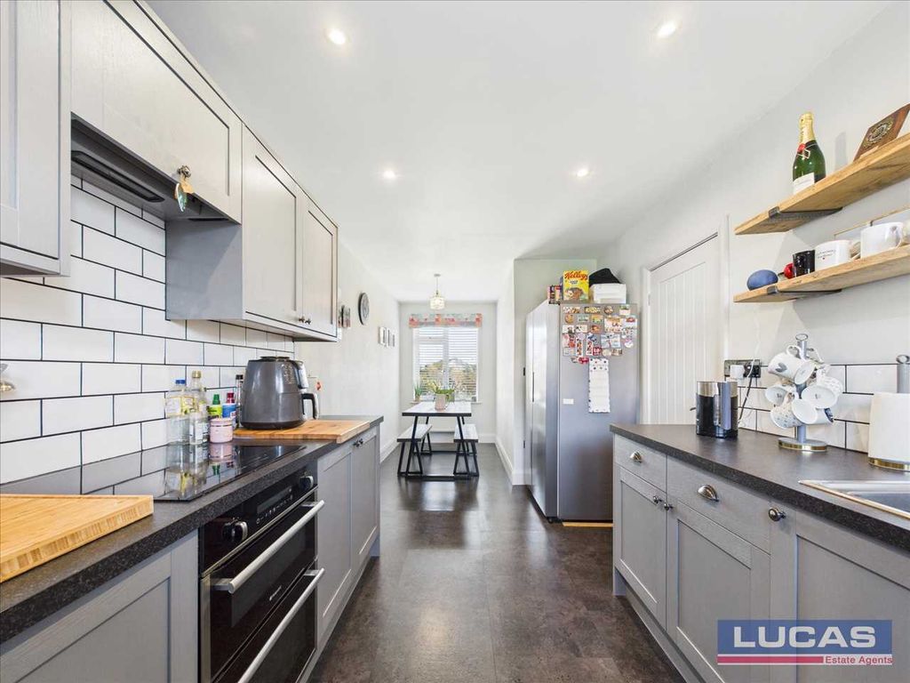 Property photo 2 of 21