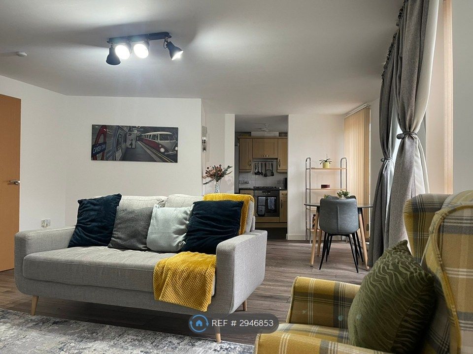 Property photo 1 of 9 Living Area