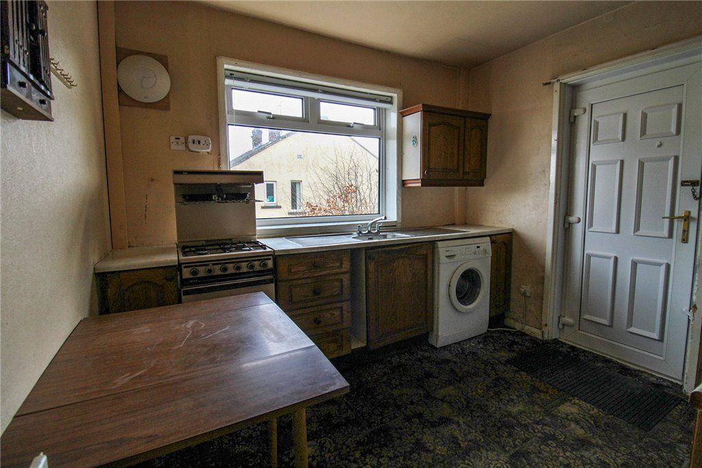 Property photo 3 of 11 Kitchen