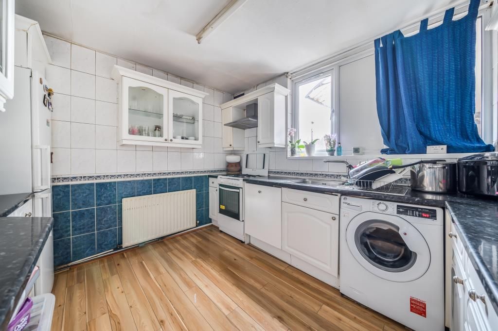 Property photo 3 of 14 Kitchen