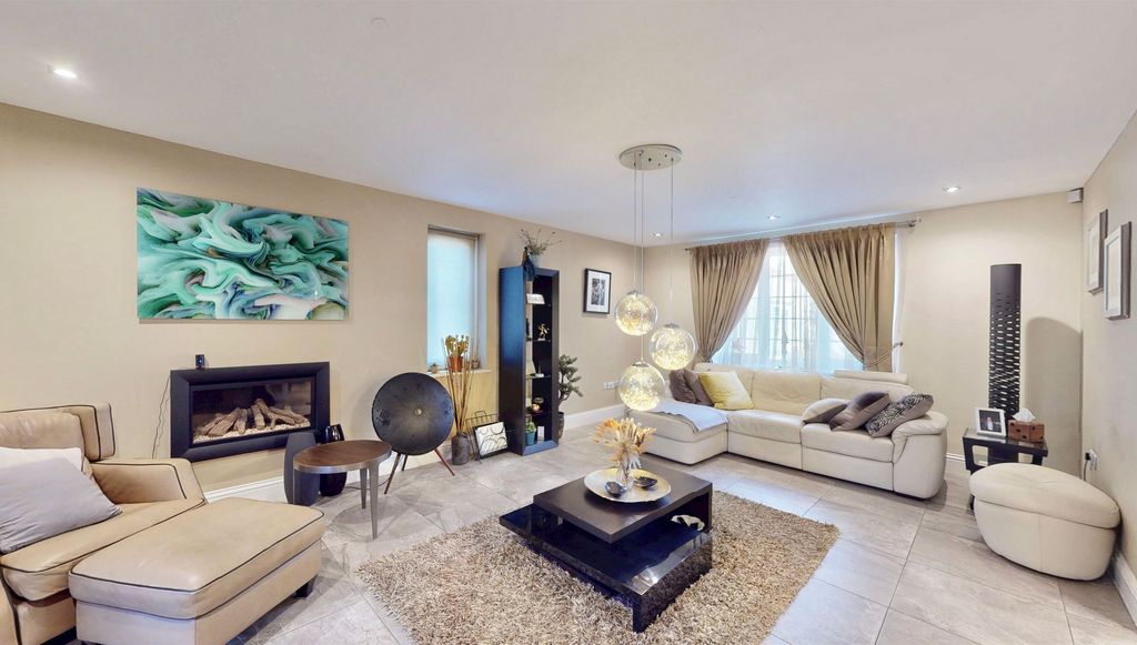 Property photo 1 of 35