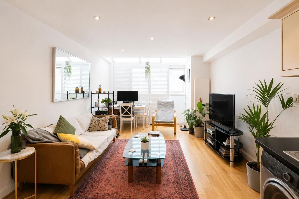 Property photo 1 of 19 Flat 2, 519A4228.Png