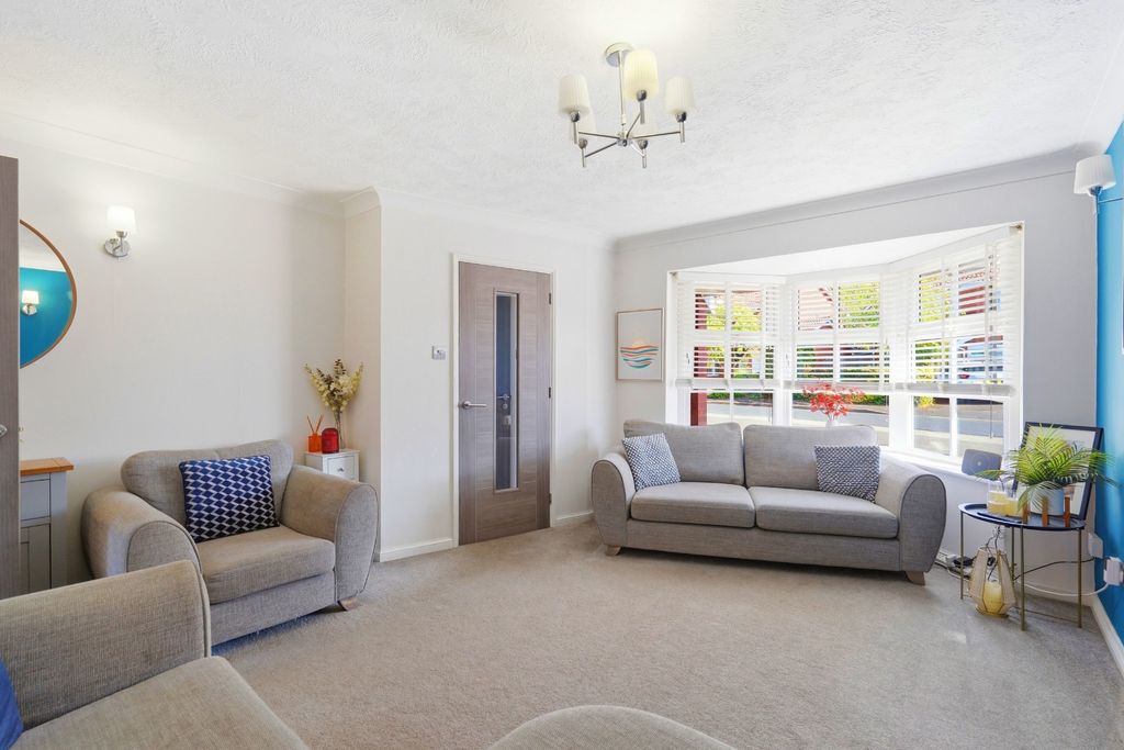 Property photo 2 of 18 4384992