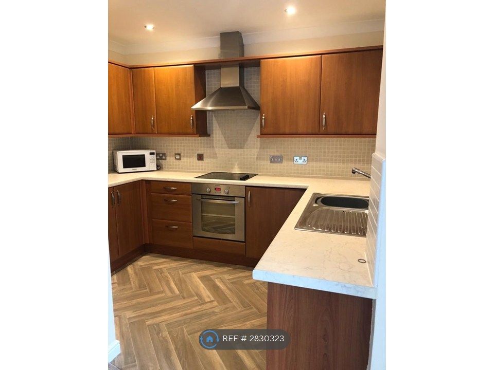 Property photo 3 of 8 Kitchen