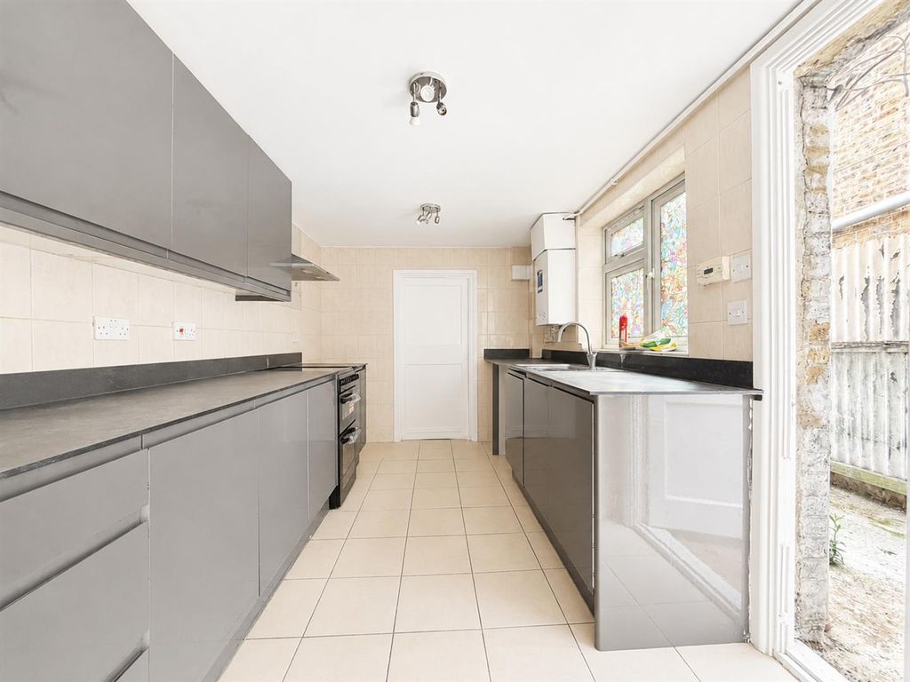 Property photo 1 of 8 Kitchen