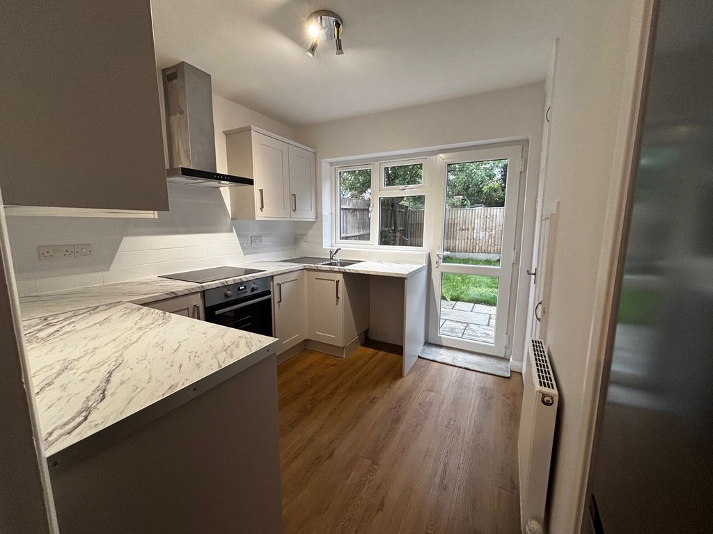 Property photo 2 of 10 Kitchen