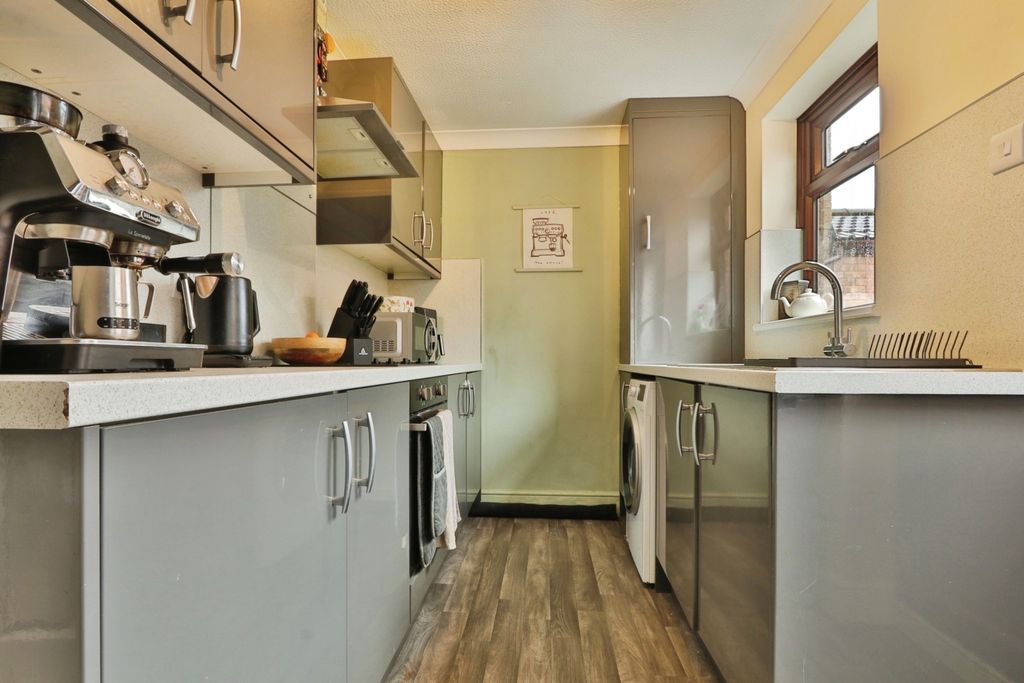 Property photo 3 of 9 4678606