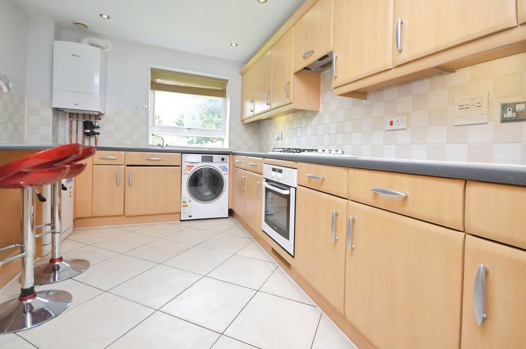 Property photo 3 of 8 Aa4E118B-Kitchen