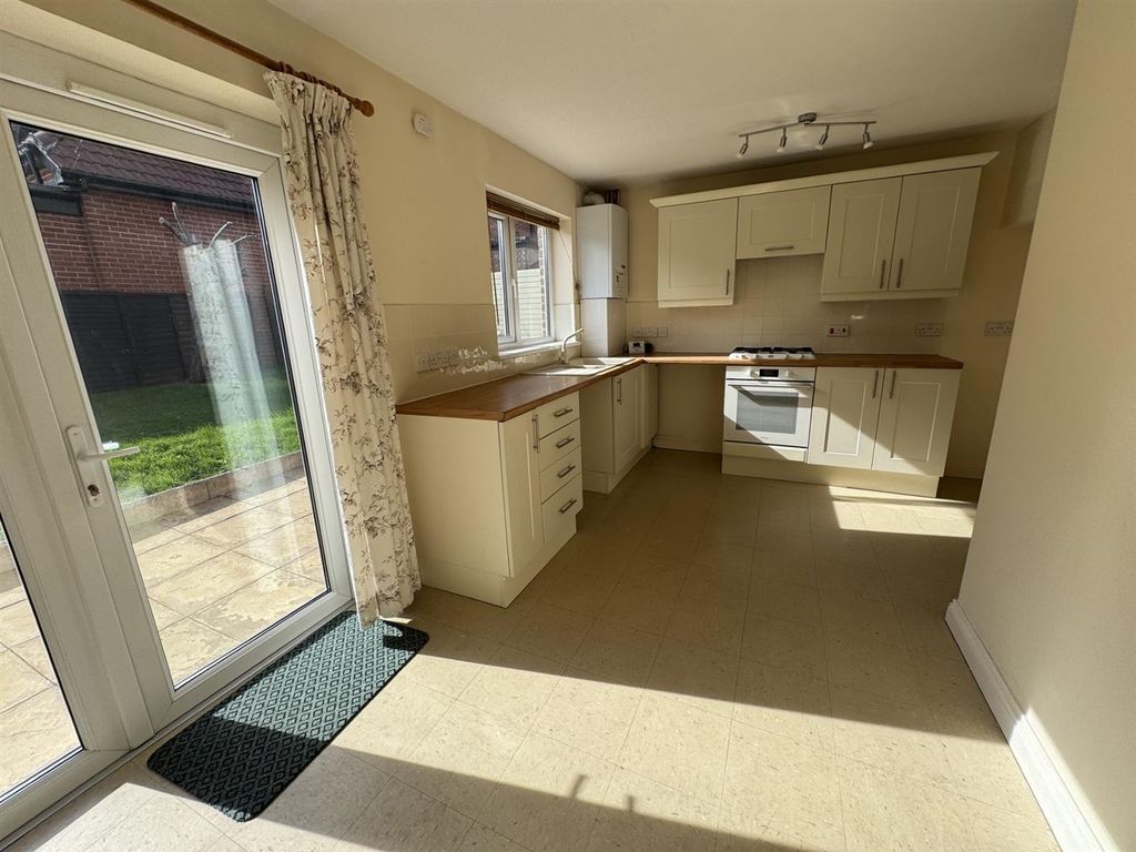 Property photo 3 of 11 30Ffbf7F-7E49-446E-927c-4d8127Ef4B1A.Jpg