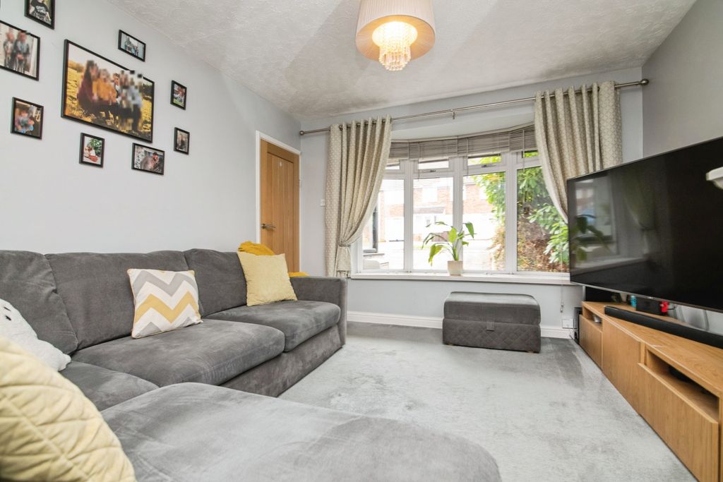 Property photo 3 of 17 Living Room