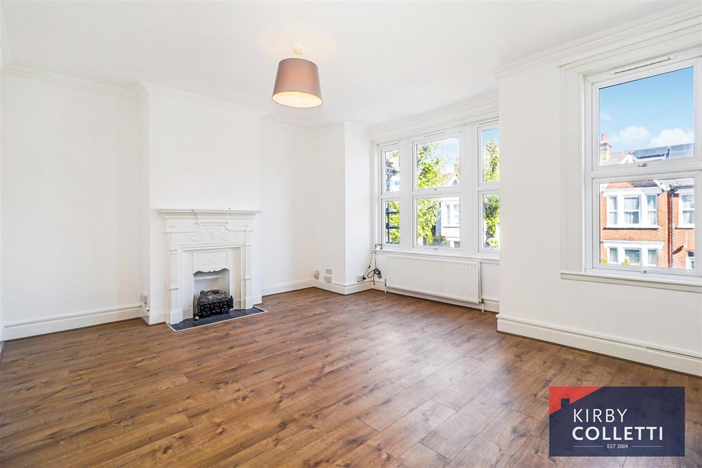 Property photo 2 of 12 Lounge