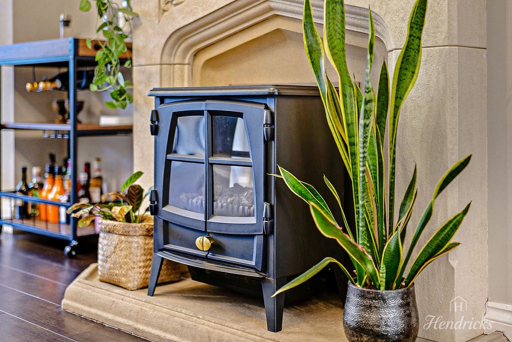 Property photo 3 of 33