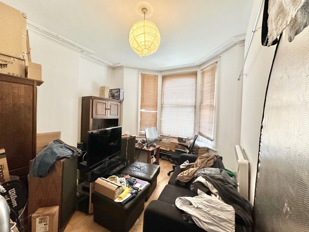 Property photo 3 of 7 Gallery