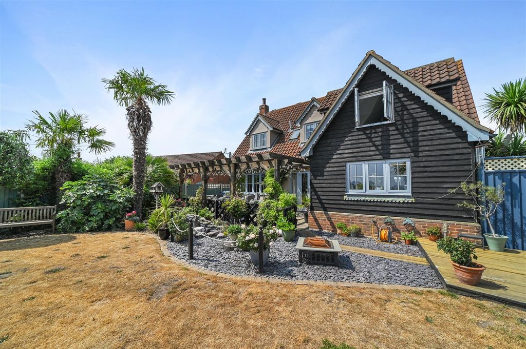 Property photo 1 of 25 Outside