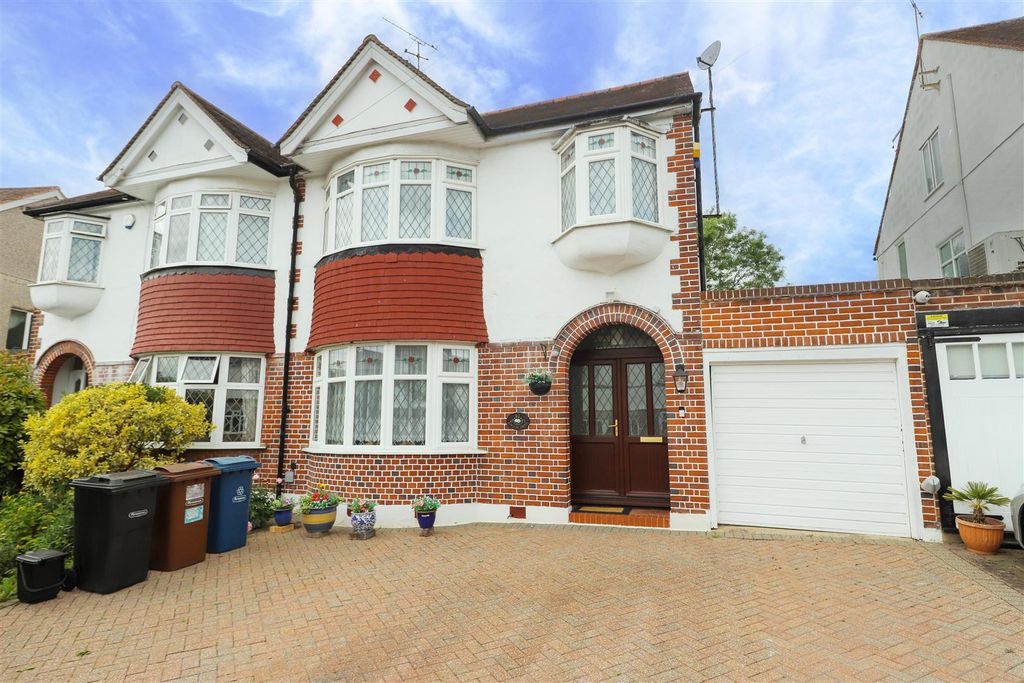 Property photo 1 of 19 Dawlish Drive