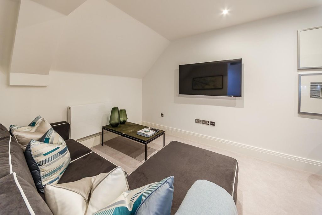 Property photo 2 of 19 8317875-Interior15.Jpg
