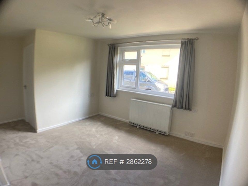 Property photo 3 of 10 Living Room