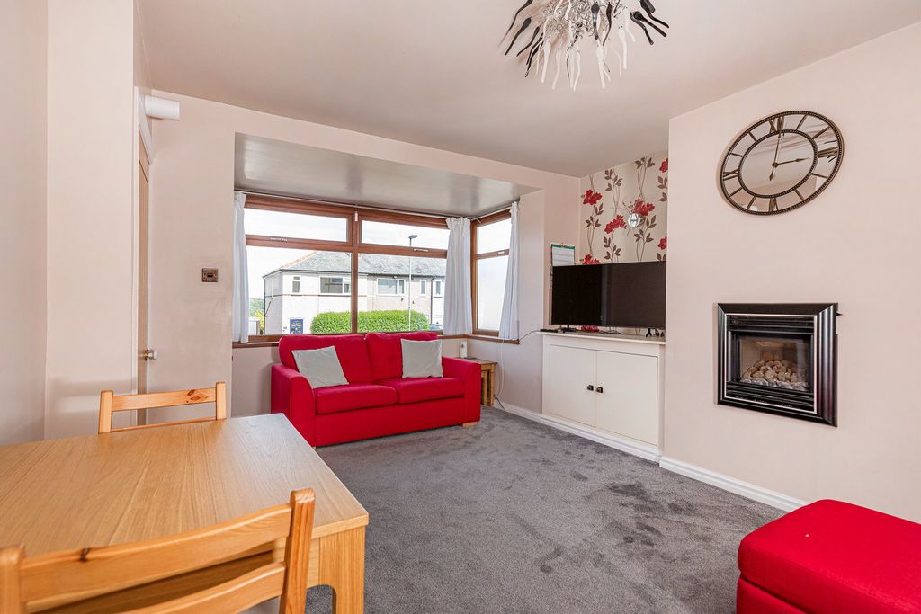 Property photo 3 of 33