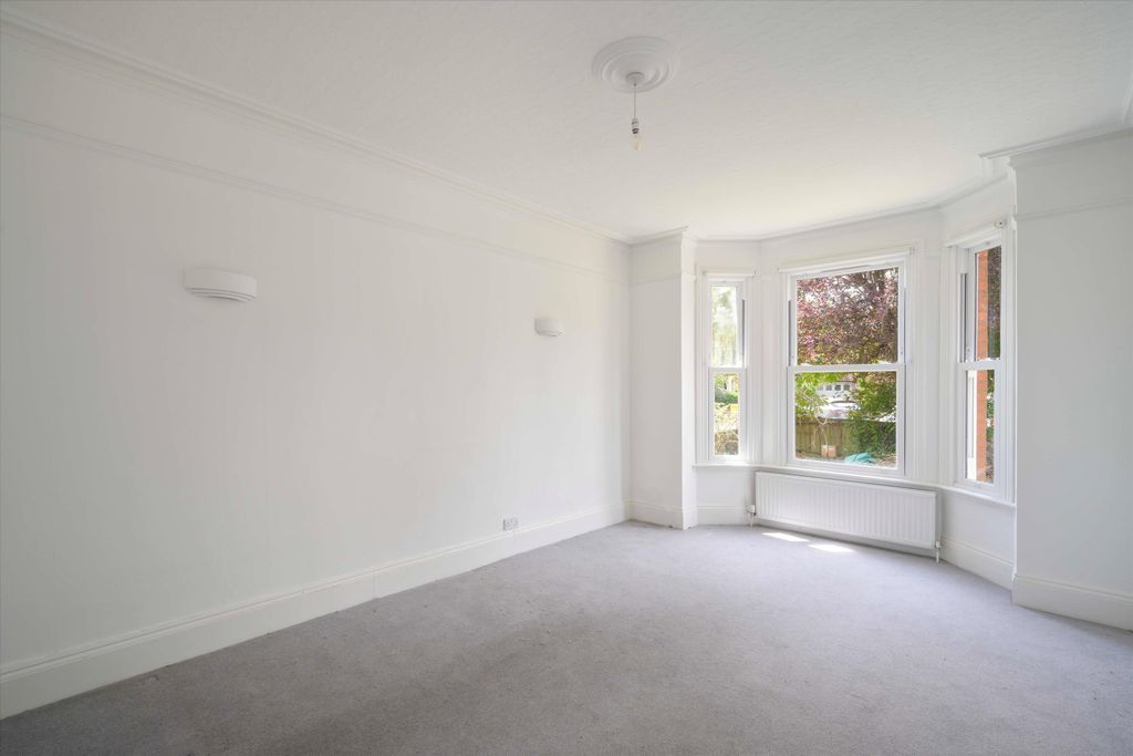 Property photo 3 of 18 Image