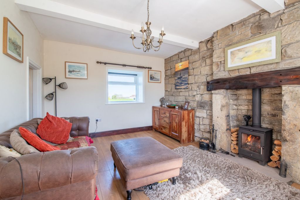 Property photo 2 of 19 Lounge