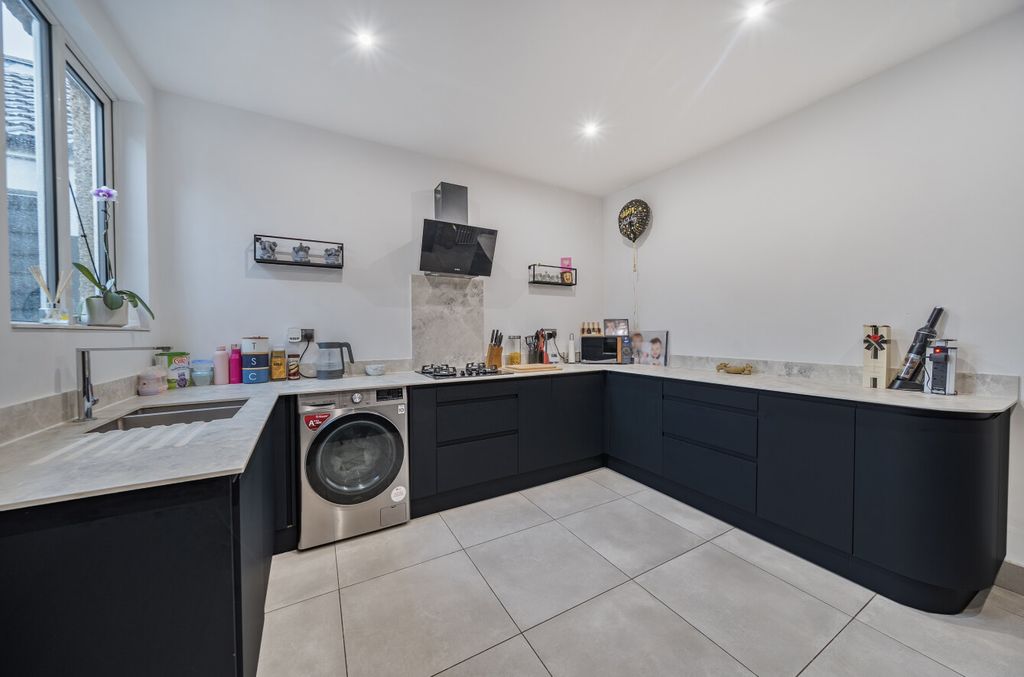 Property photo 2 of 12 1350264-18-68c283...